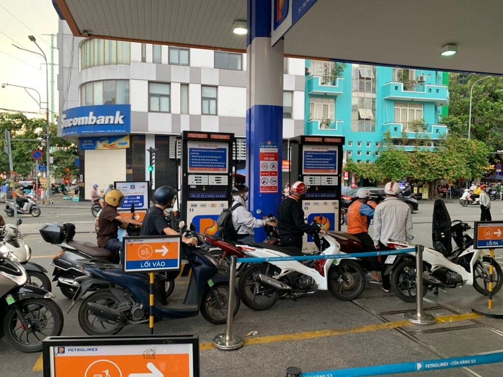 Khủng hoảng eo biển Hormuz: Giá dầu vượt ngưỡng 110 USD, thị trường toàn cầu rúng động trước kịch bản chiến tranh kéo dài