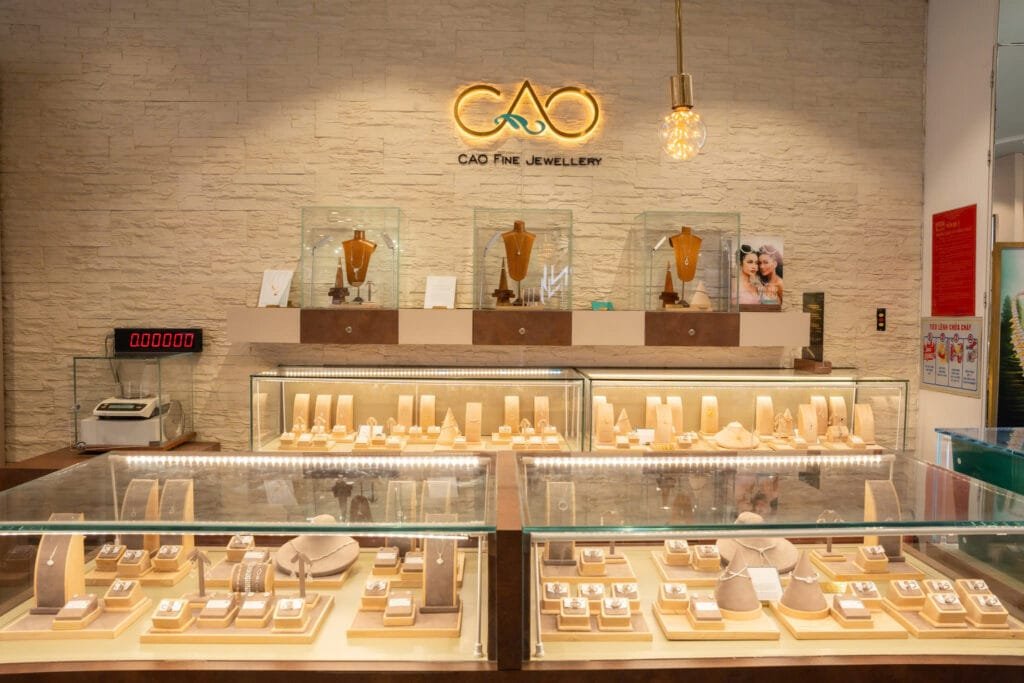 Vì sao giá vàng giảm khi giá dầu tăng vọt hơn 100 USD/thùng?