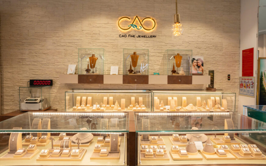 Vì sao giá vàng giảm khi giá dầu tăng vọt hơn 100 USD/thùng?