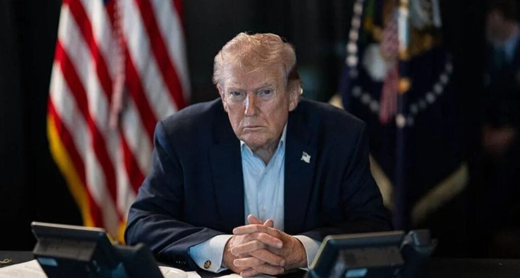 Tổng thống Trump yêu cầu Iran đầu hàng không điều kiện: Bước leo thang làm rúng động thị trường toàn cầu