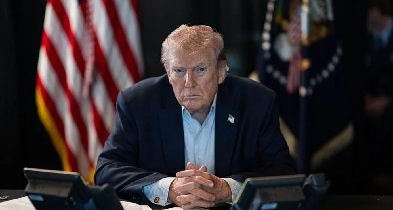 Tổng thống Trump yêu cầu Iran đầu hàng không điều kiện: Bước leo thang làm rúng động thị trường toàn cầu