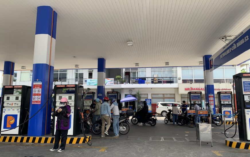 Vì sao thị trường xăng Việt gặp áp lực lớn?