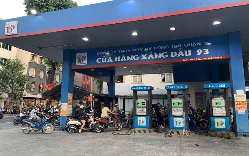 Giá dầu biến động nhưng nơi này đang bán xăng A95 chỉ có 12.000 đồng/lít