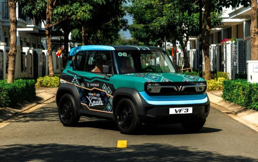 302 triệu VF 3, cớ sao phái mạnh mê mẩn, bỏ xe lớn đi phố?