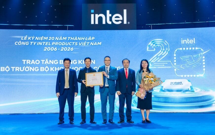 Intel Products Việt Nam nhận bằng khen từ Bộ Khoa học và Công nghệ nhân dịp kỷ niệm 20 năm