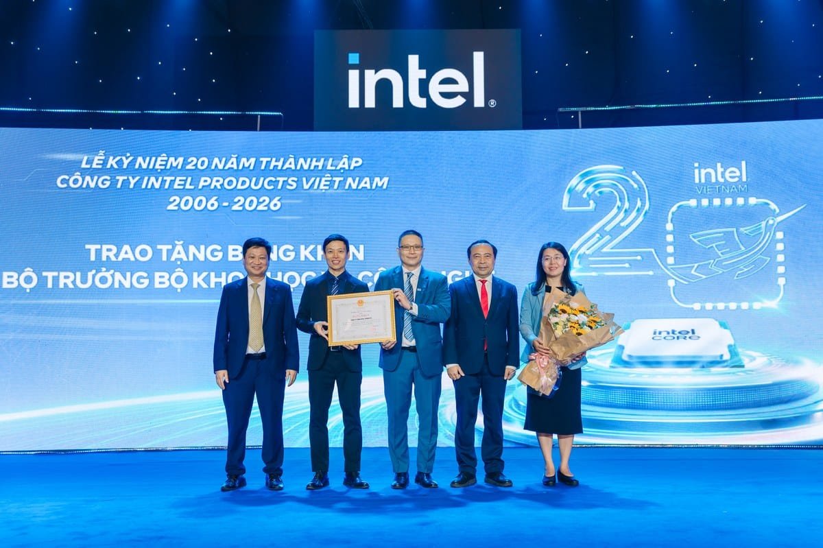 Intel 20 năm tại Việt Nam cơ sở chip AI PC lớn nhất toàn cầu
