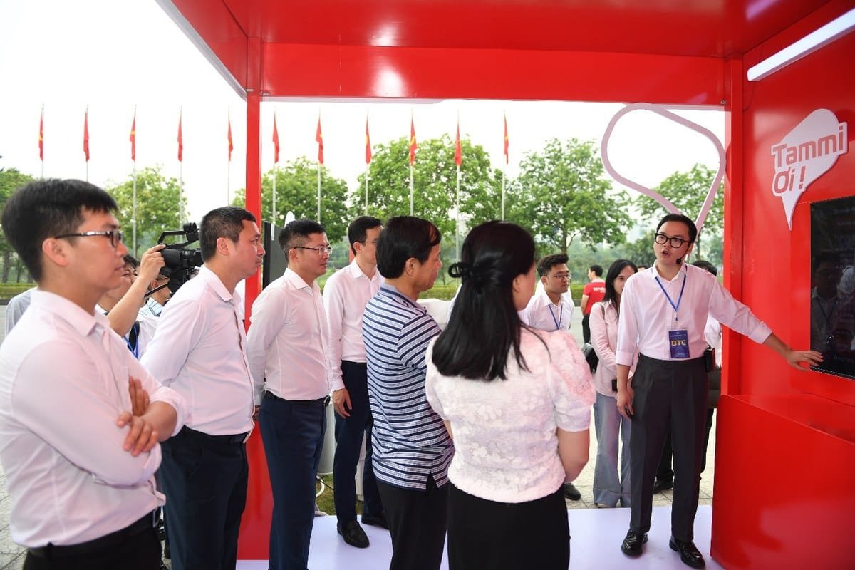 Đại diện Viettel giới thiệu ba trụ cột số cho Hà Nội thành công tại sự kiện