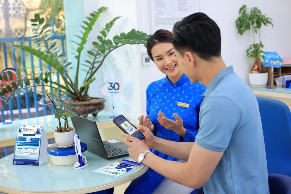 30 năm VinaPhone ứng dụng GenAI tặng thiệp cá nhân cùng triệ