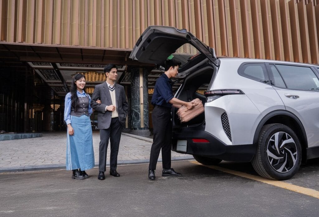 Vì sao hàng nghìn tài xế dịch vụ đang chuyển sang VinFast Limo Green