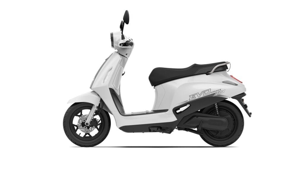 VinFast Evo Grand thế hệ mới biến pin phụ thành lựa chọn cho hành trình dài