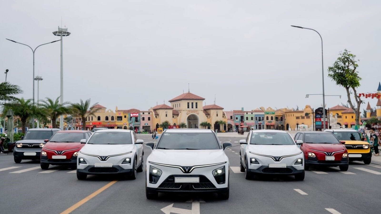 Dàn ô tô điện VinFast được sử dụng trong nội dung chương trình “Vì tương lai xanh” lần 2. Ảnh: Vingroup