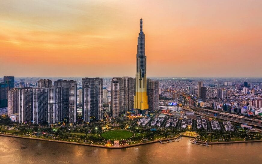 Vingroup dẫn đầu bảng xếp hạng VNTAX 200: Lần đầu tiên doanh nghiệp tư nhân nộp ngân sách lớn nhất Việt Nam