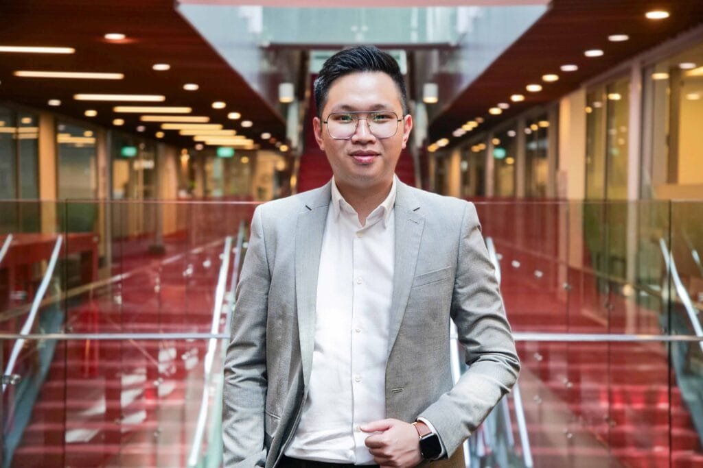 Việt Nam không cần trở thành Singapore thứ hai trong cuộc đua tài chính số