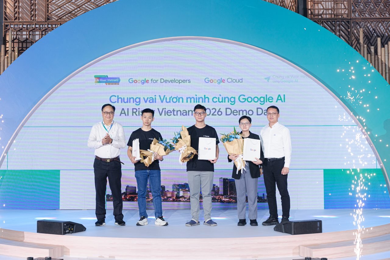 Ba dự án được khán giả yêu thích nhất tại AI Riser Việt Nam 2026 nhận vinh danh trên sân khấu Demo Day