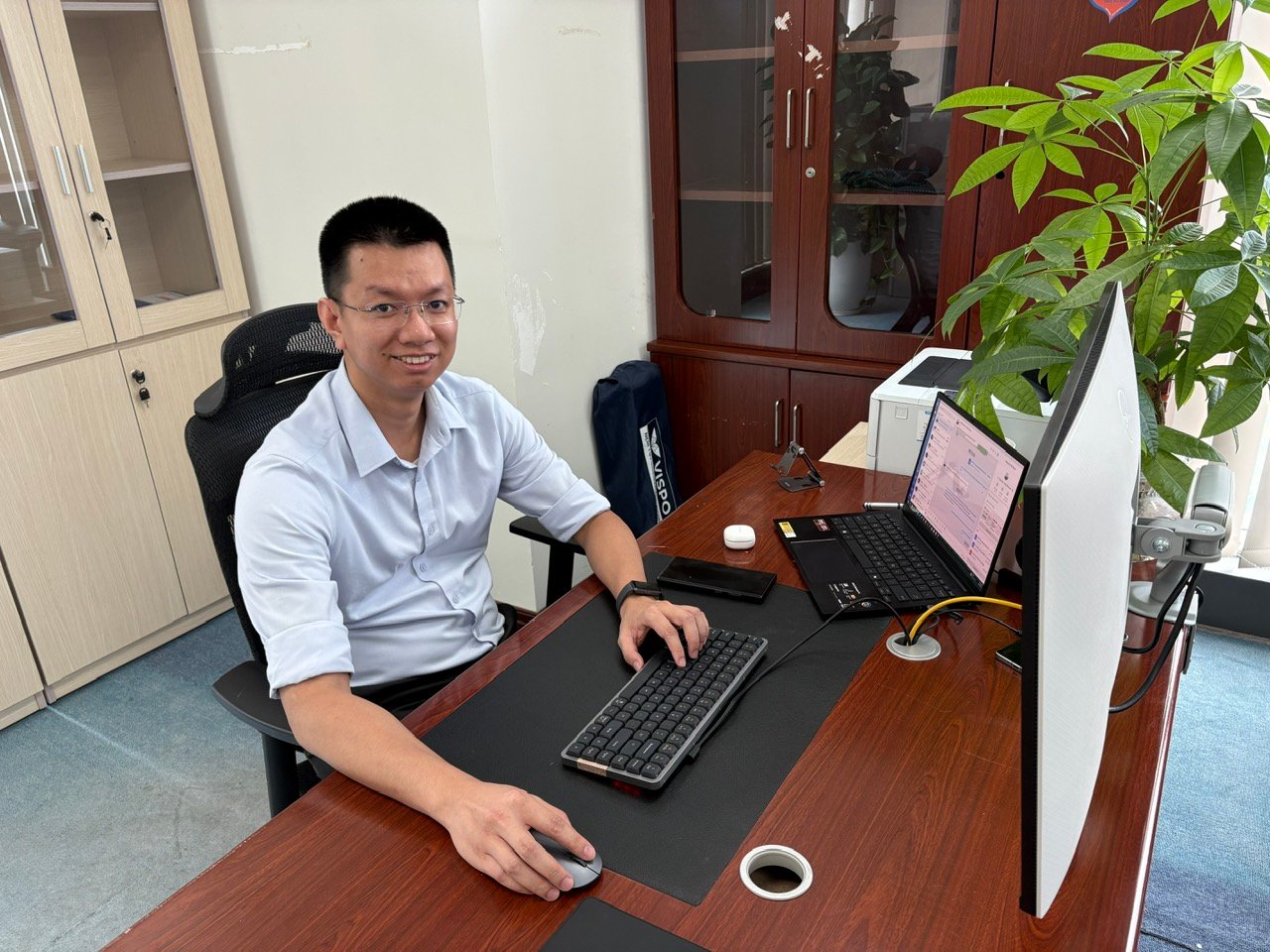 Ông Đỗ Kế Công, Giám đốc Trung tâm Sản phẩm Khách hàng Doanh nghiệp, VNPT VinaPhone, tại nơi làm việc
