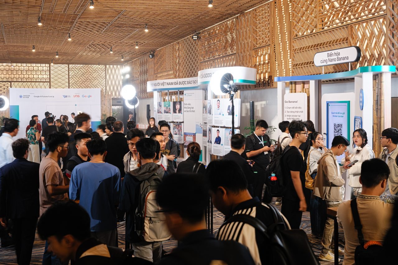 Sân khấu AI Riser Vietnam 2026 Demo Day tại TP. Hồ Chí Minh với sự tham dự của cộng đồng nhà phát triển trên cả nước