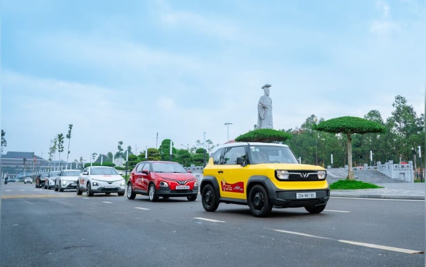 23.624 xe trong một tháng và bài toán giữ ngôi đầu của VinFast