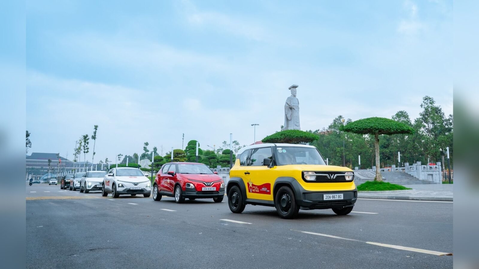 23.624 xe trong một tháng và bài toán giữ ngôi đầu của VinFast